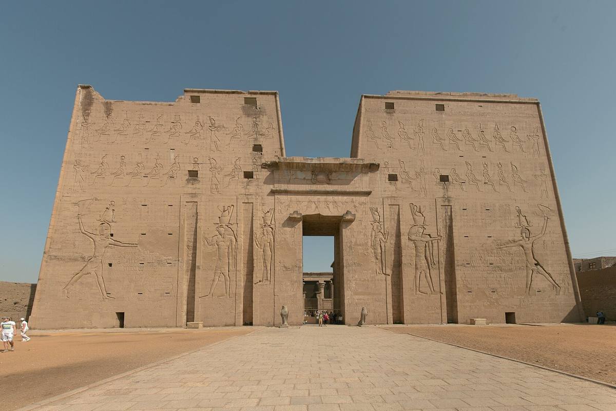 Pylon des Horus-Tempels von Edfu